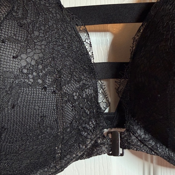 Victoria's Secret Black Lace Strappy Push-Up Bra - Picture 2 of 4